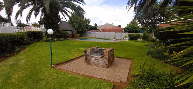 2 Bedroom Property for Sale in Langenhovenpark Free State